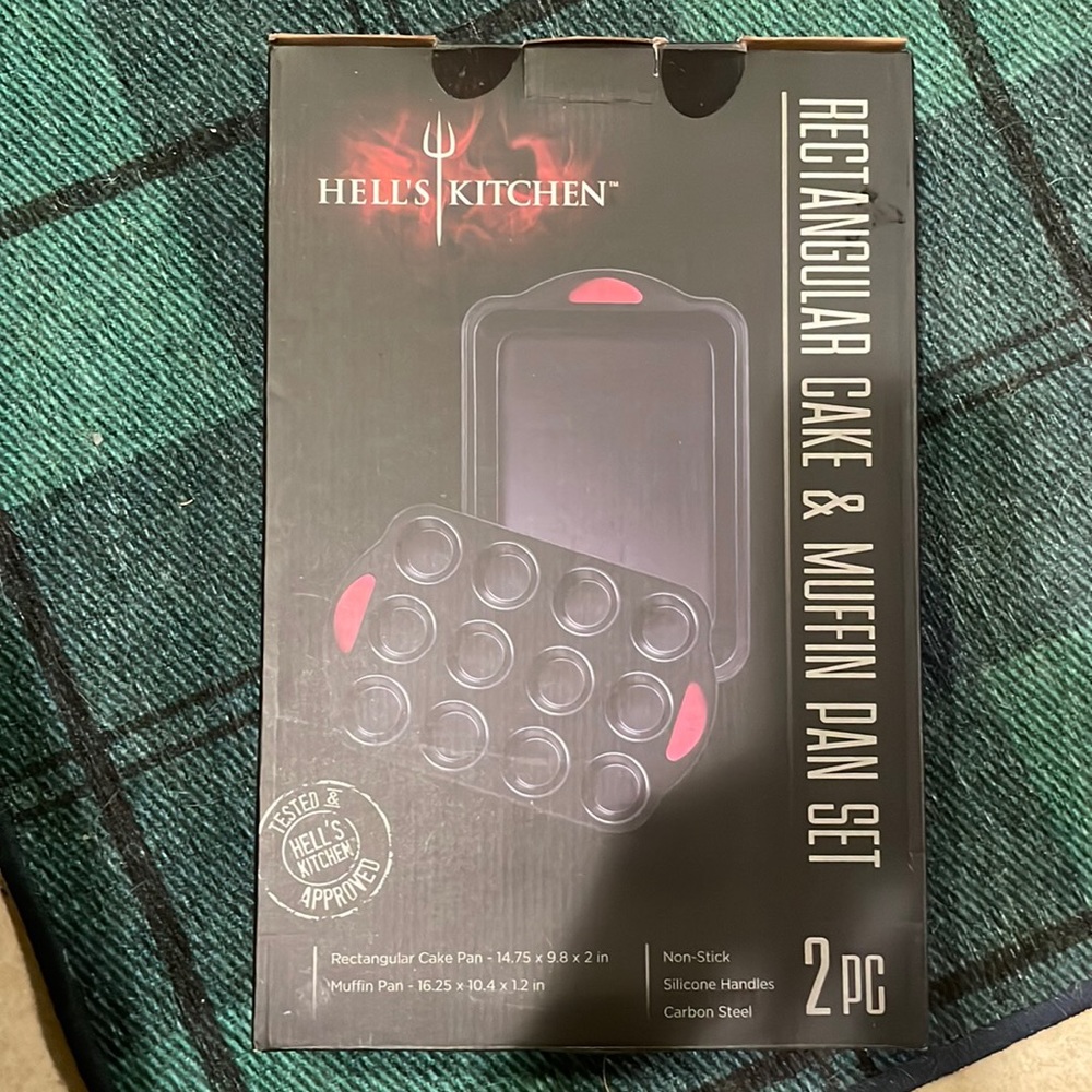 Hells Kitchen Rectangular cake and muffin pan set